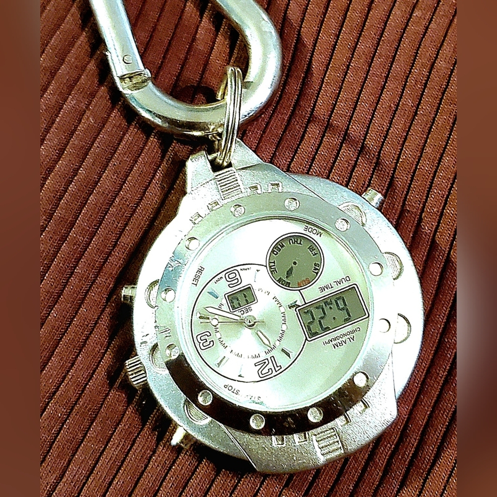 Silvertone  Analog-Digital Key Ring Clip-On